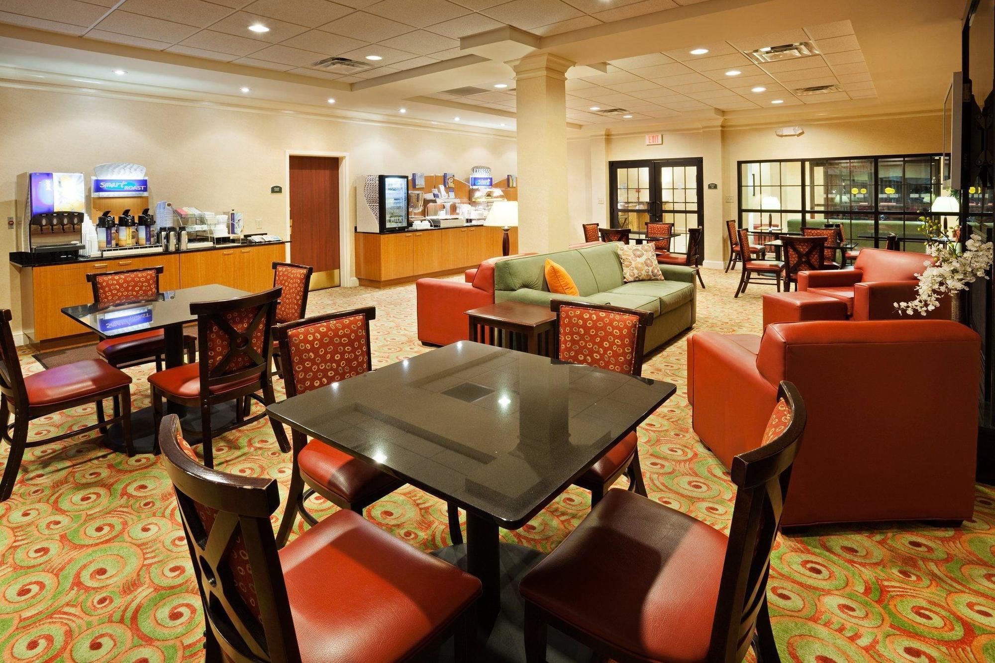 Express Knoxville-strawberry Plains By Ihg Hotel 2*