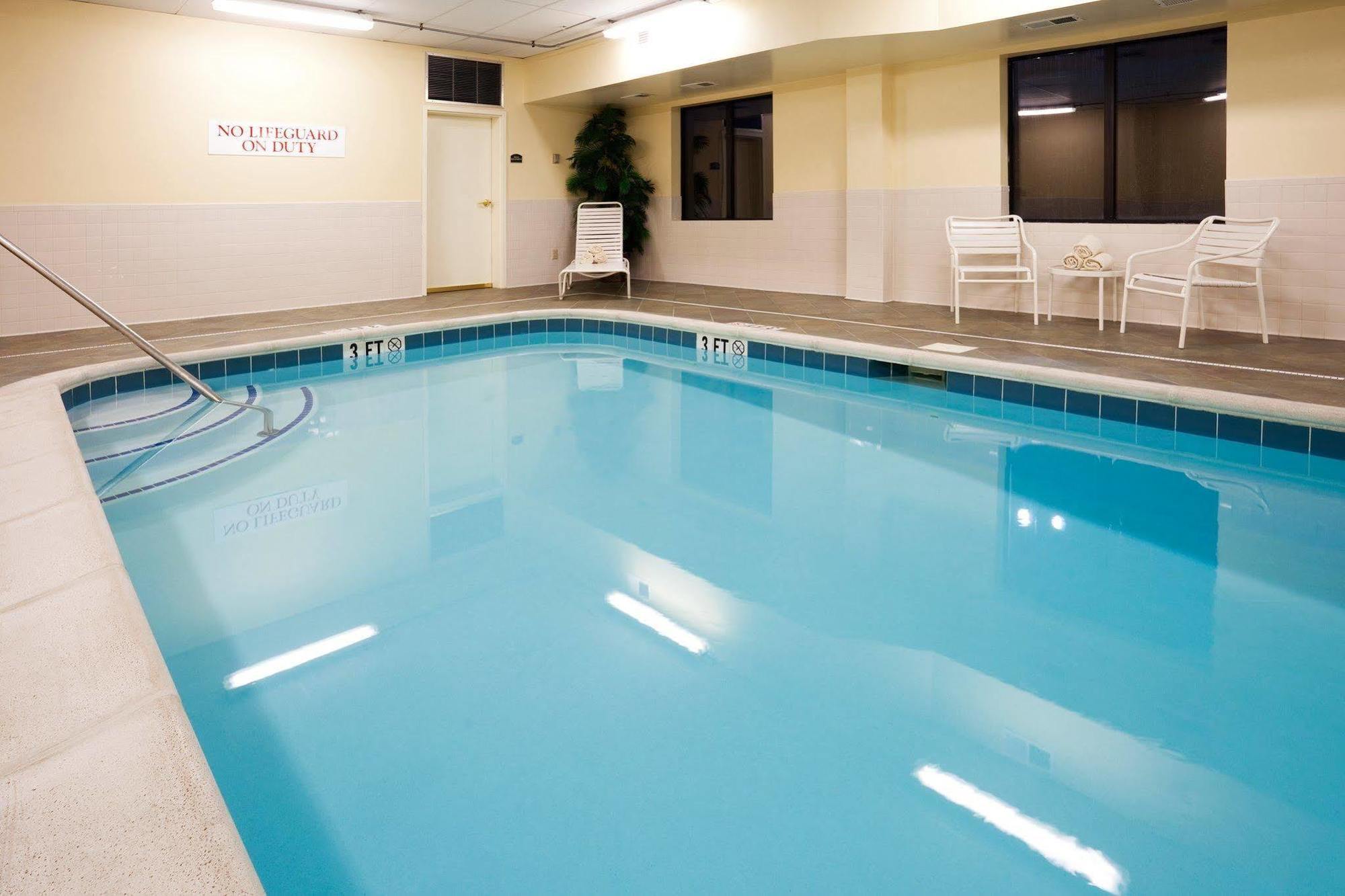Express Knoxville-strawberry Plains By Ihg 2* Knoxville