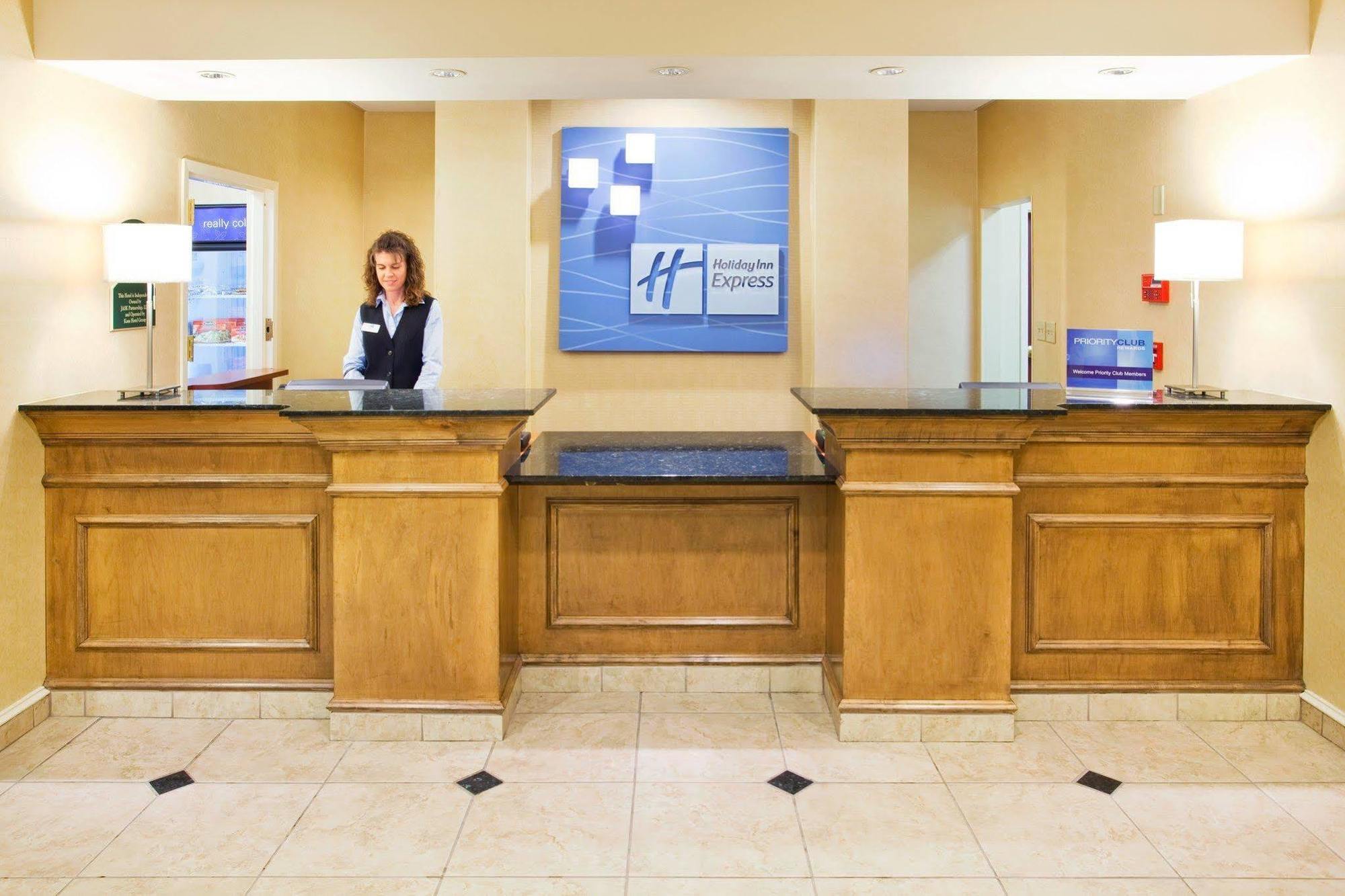 Hotel Express Knoxville-strawberry Plains By Ihg 2*