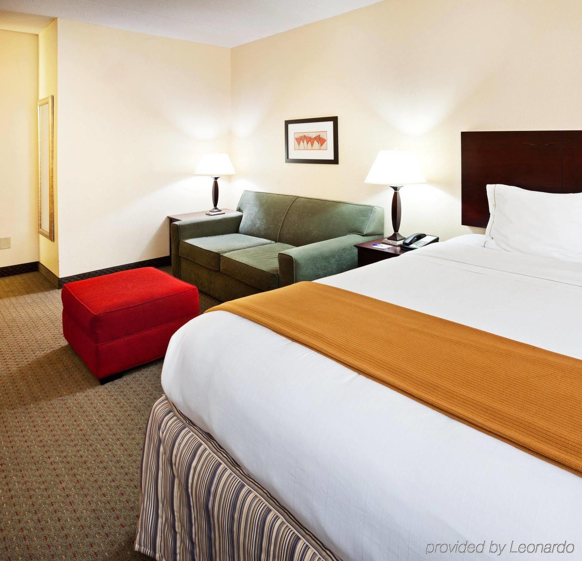 Express Knoxville-strawberry Plains By Ihg Hotel
