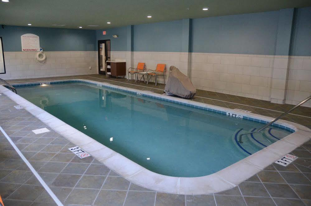 Express Knoxville-strawberry Plains By Ihg Hotel 2*