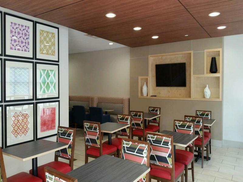 Hotel Express Knoxville-strawberry Plains By Ihg 2*