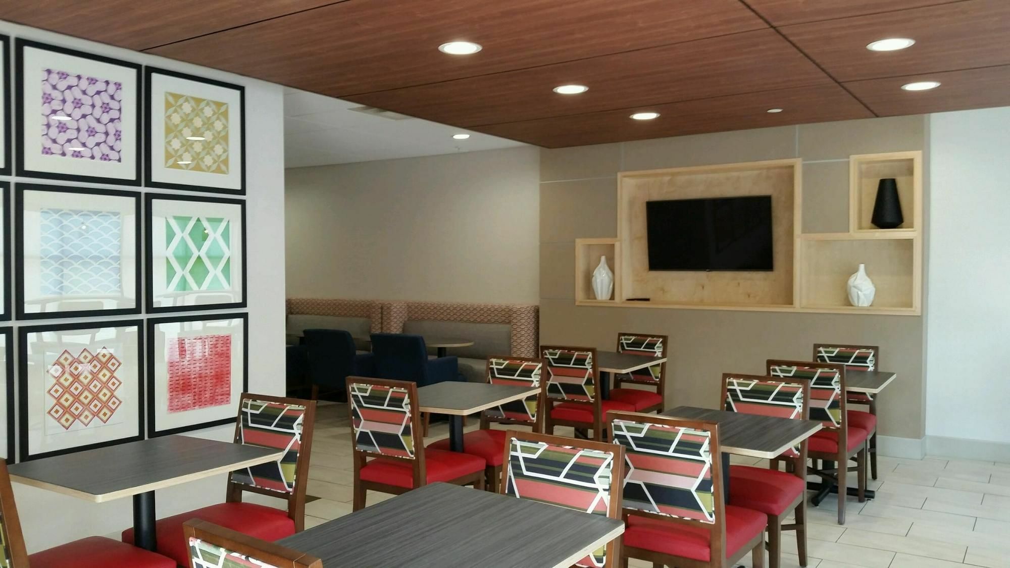 Express Knoxville-strawberry Plains By Ihg Hotel