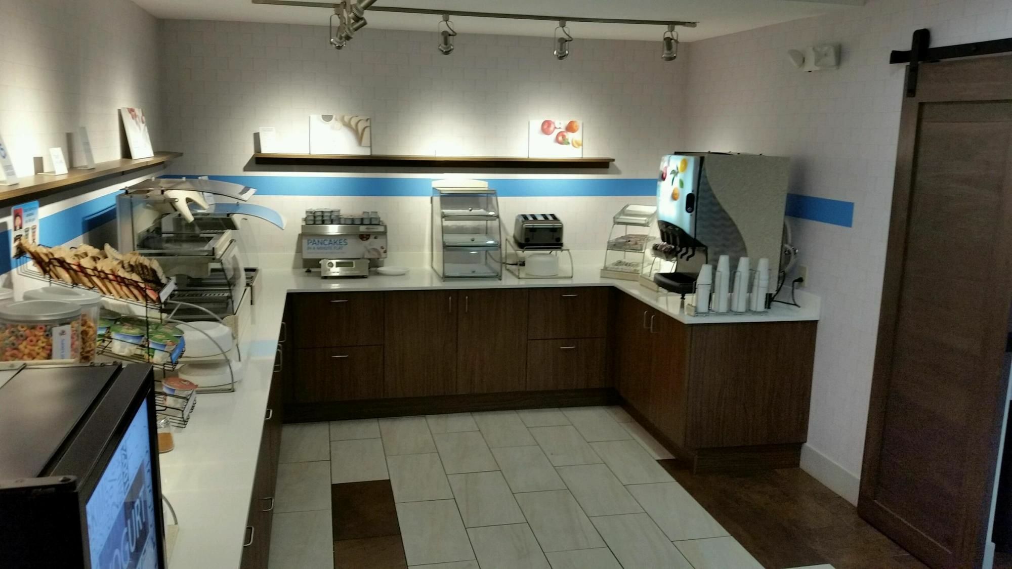 Hotel Express Knoxville-strawberry Plains By Ihg 2*