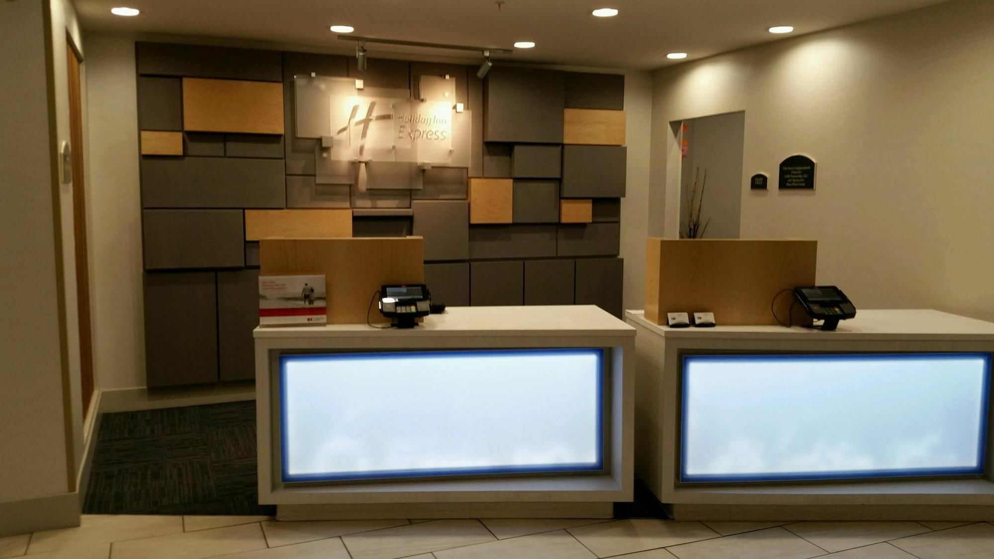 Express Knoxville-strawberry Plains By Ihg Hotel