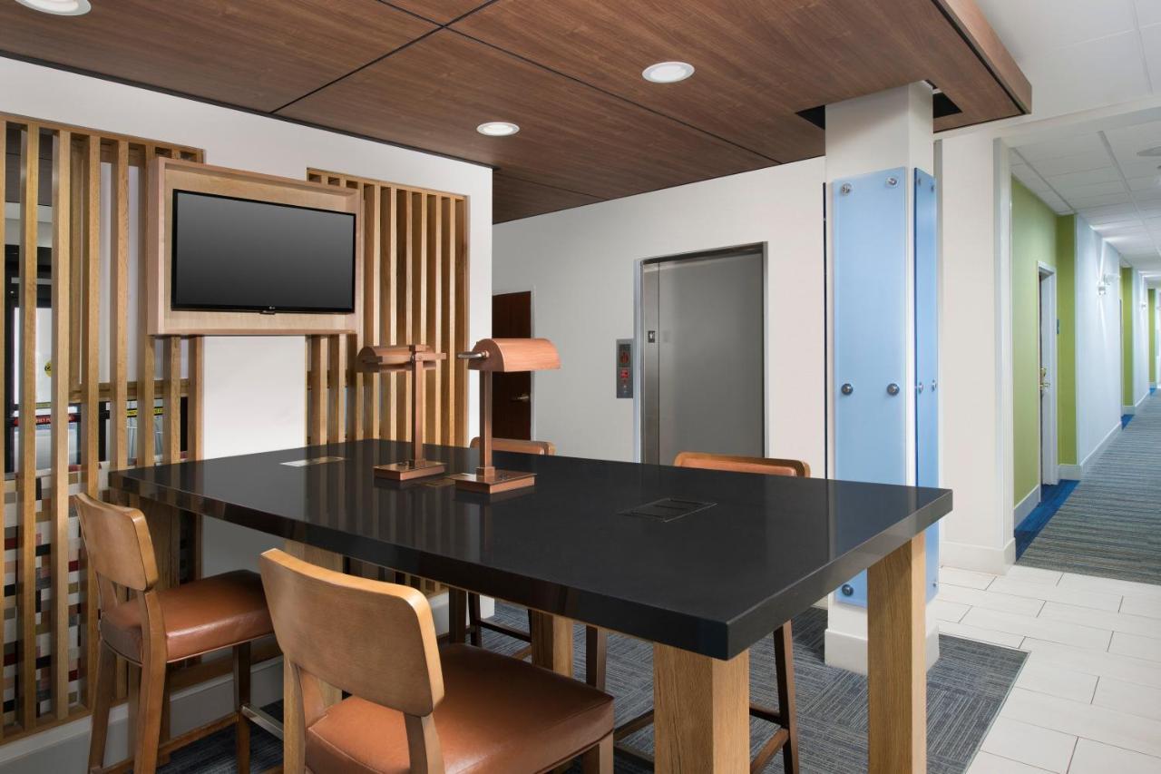 Hotel Express Knoxville-strawberry Plains By Ihg 2*