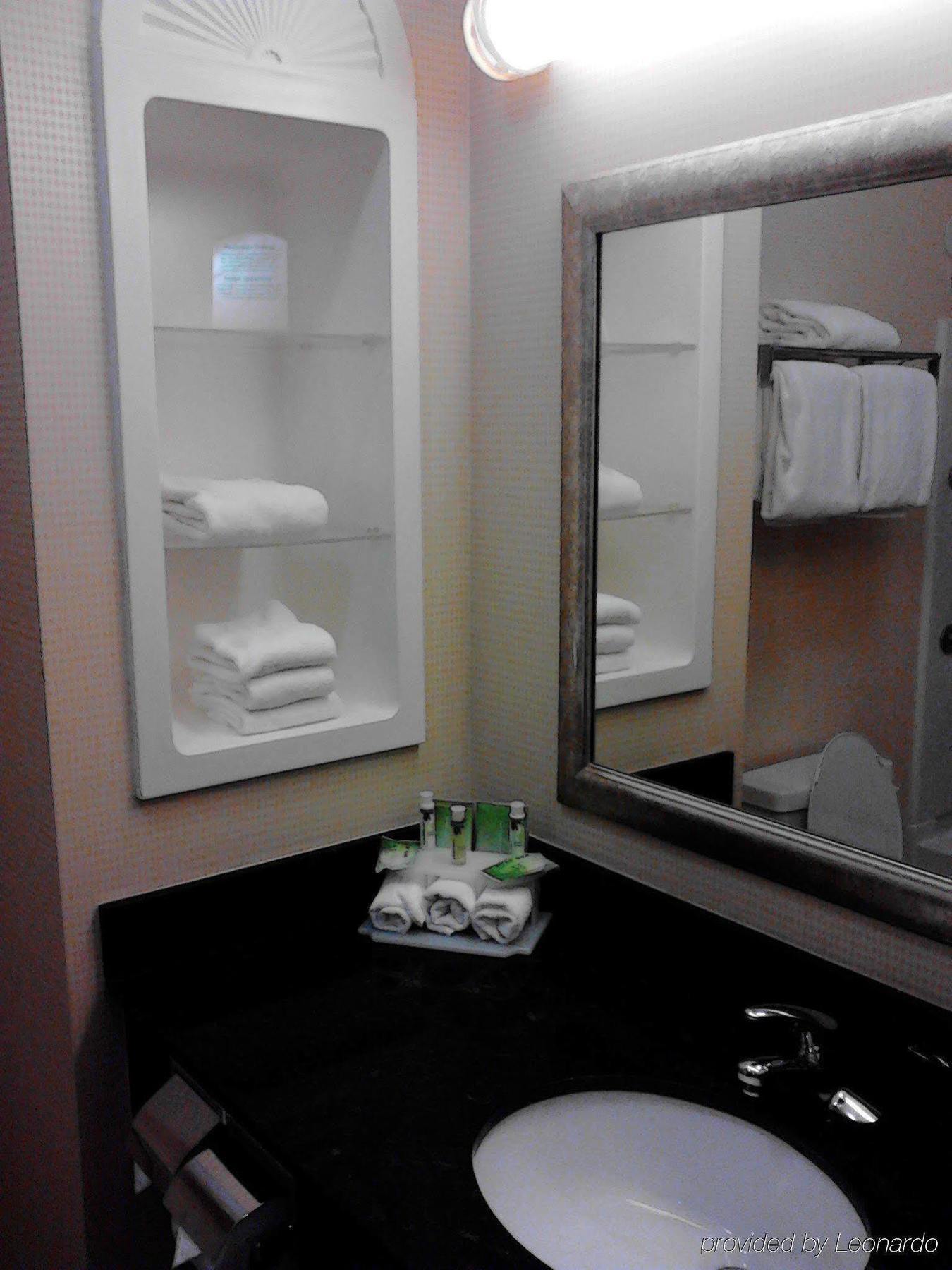 Holiday Express Knoxville-strawberry Plains By Ihg Hotel 2*