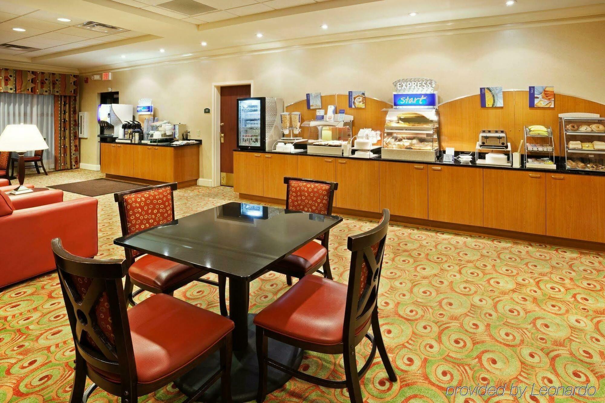 Holiday Express Knoxville-strawberry Plains By Ihg Hotel 2*